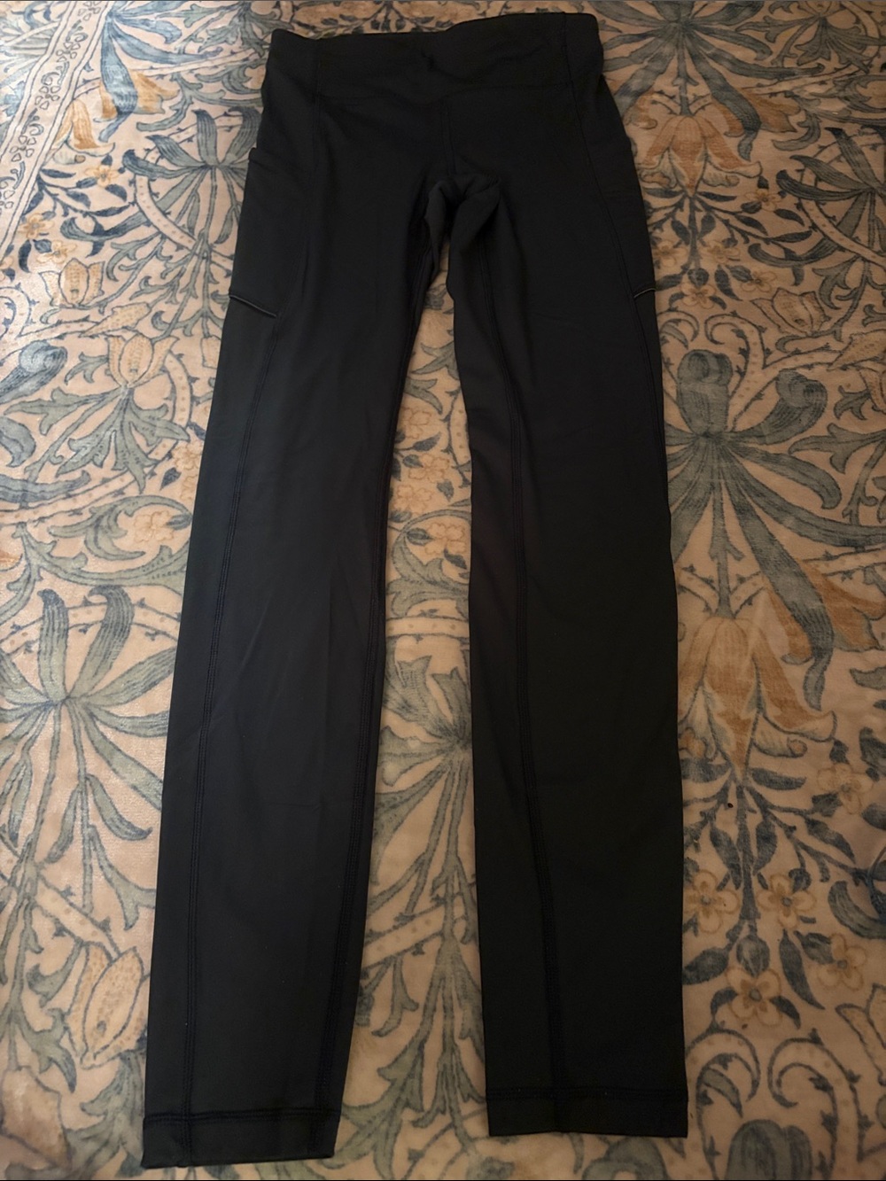 Dark green lululemon leggings 28”
